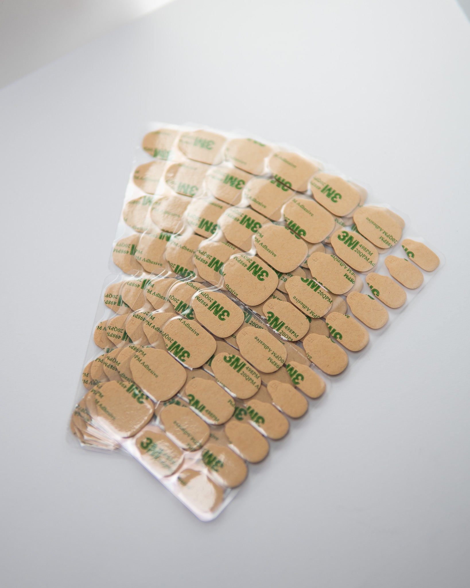 Onglets adhésifs pour faux ongles