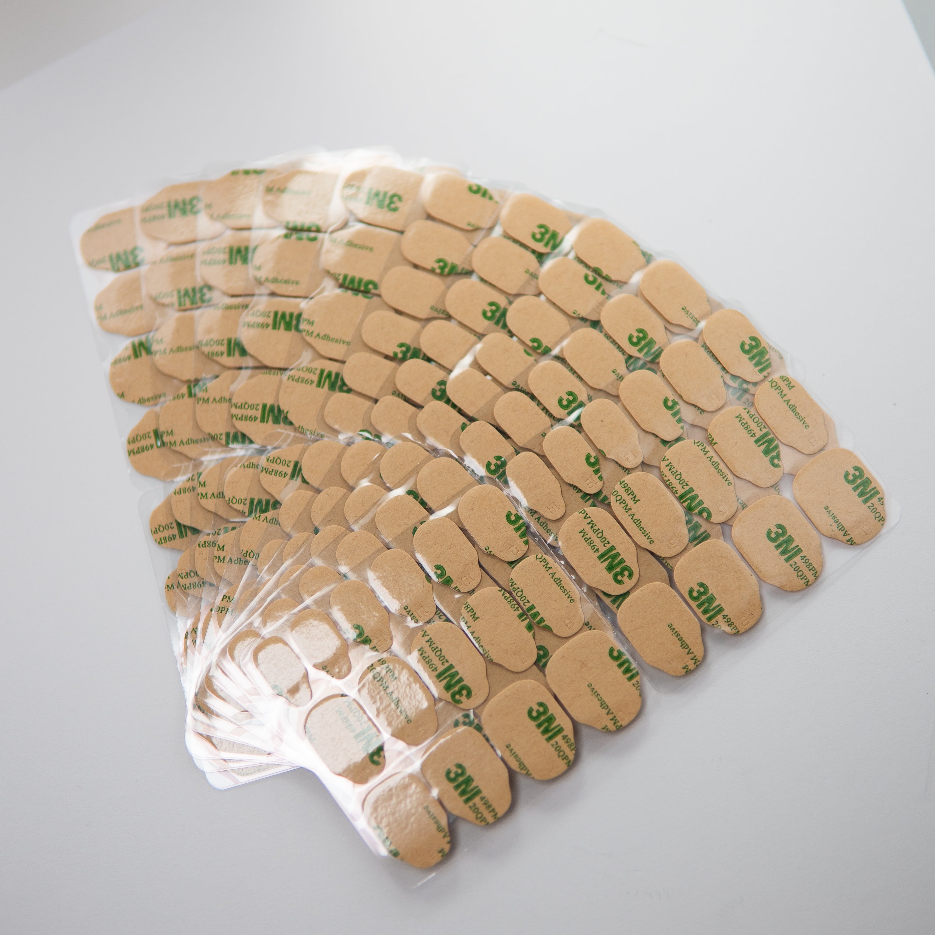 Onglets adhésifs pour faux ongles